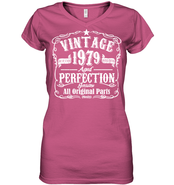 Womens Vintage 1979 Birthday - 39 Years Old 39th Birthday V-neck T-Shirt